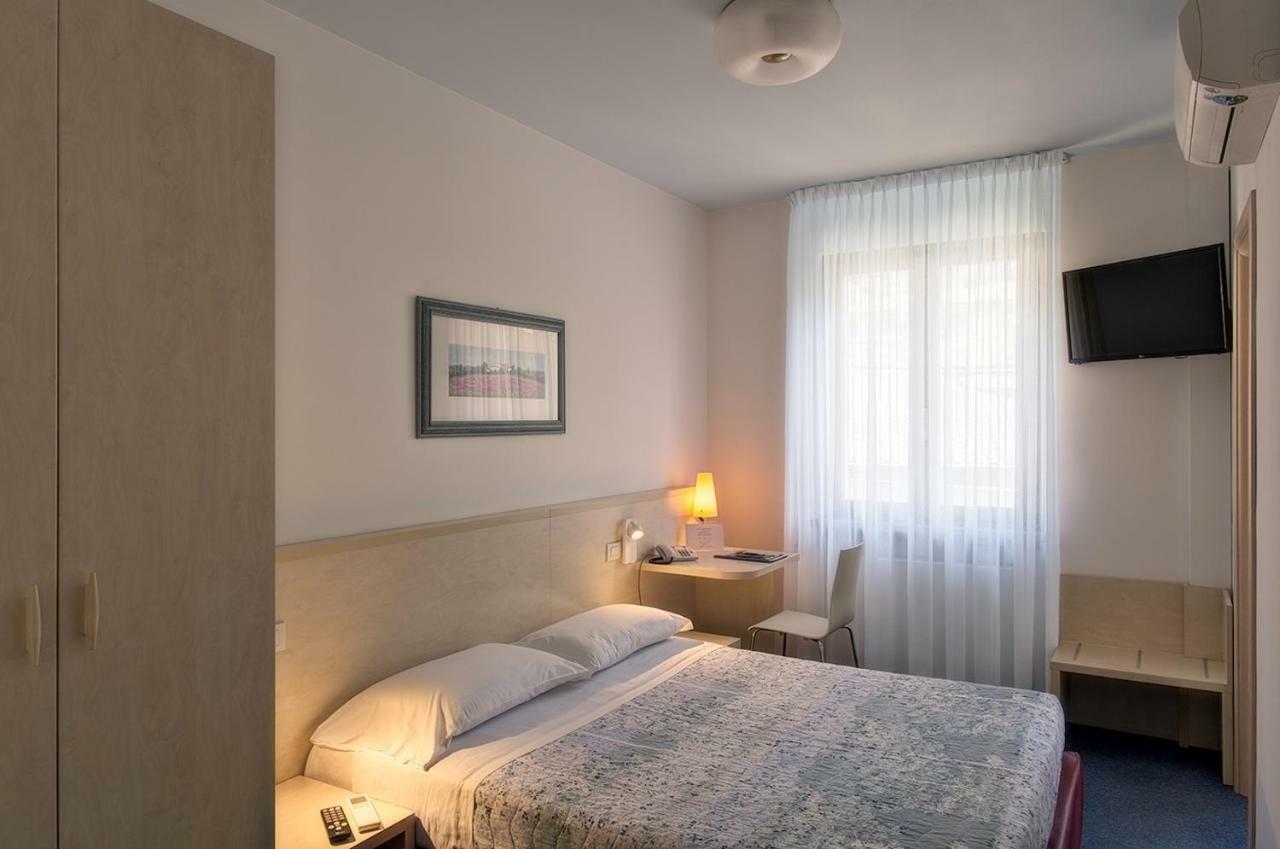 Hotel Erika มัลเชซิเน ภายนอก รูปภาพ