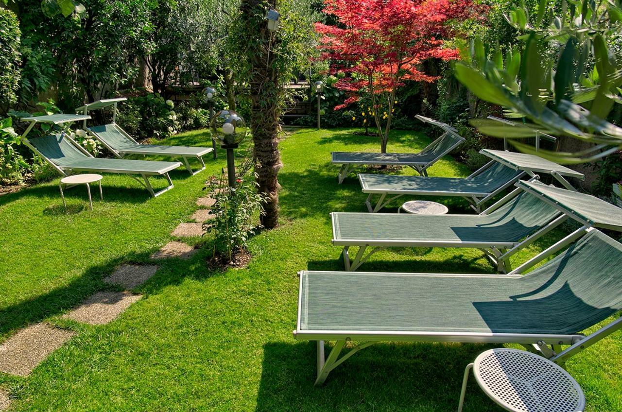 Hotel Erika มัลเชซิเน ภายนอก รูปภาพ